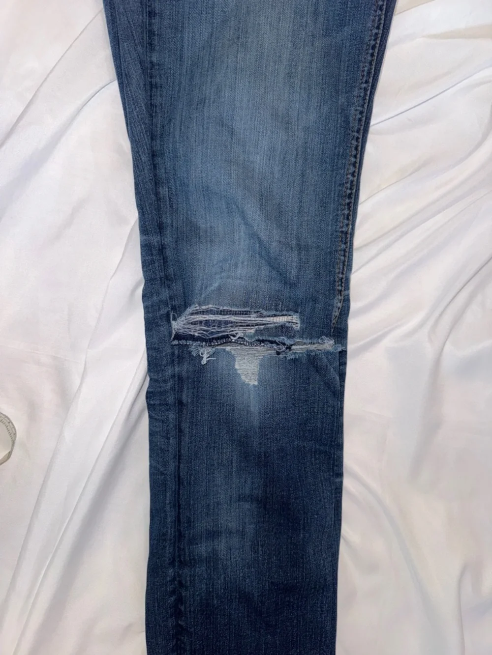 Dark Wash Distressed Women's Skinny Jeans - Size 26 - Picture 9 of 9